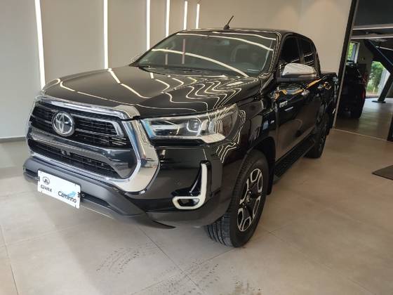 TOYOTA HILUX 2.8 D-4D TURBO DIESEL CD SRX 4X4 AUTOMÁTICO